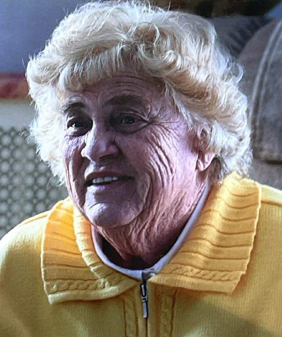nadine johnson (nee: holl)